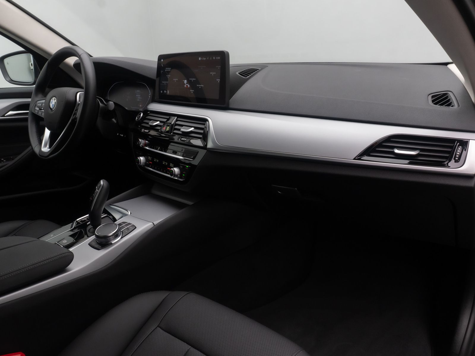 Fahrzeugabbildung BMW 530i DriveAss Alarm DAB Kamera CoickpitPro WLAN