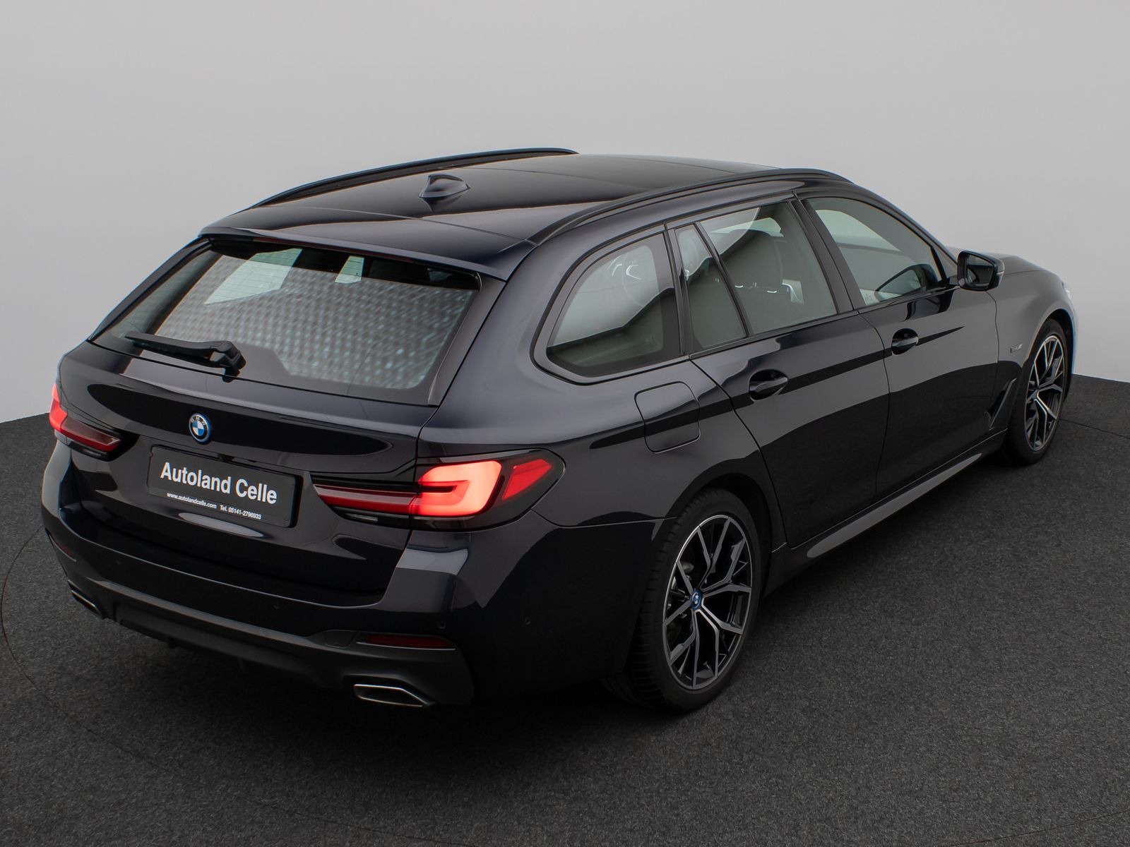 Fahrzeugabbildung BMW 530e xD M Sport Individual Panorama HUD H/K Voll