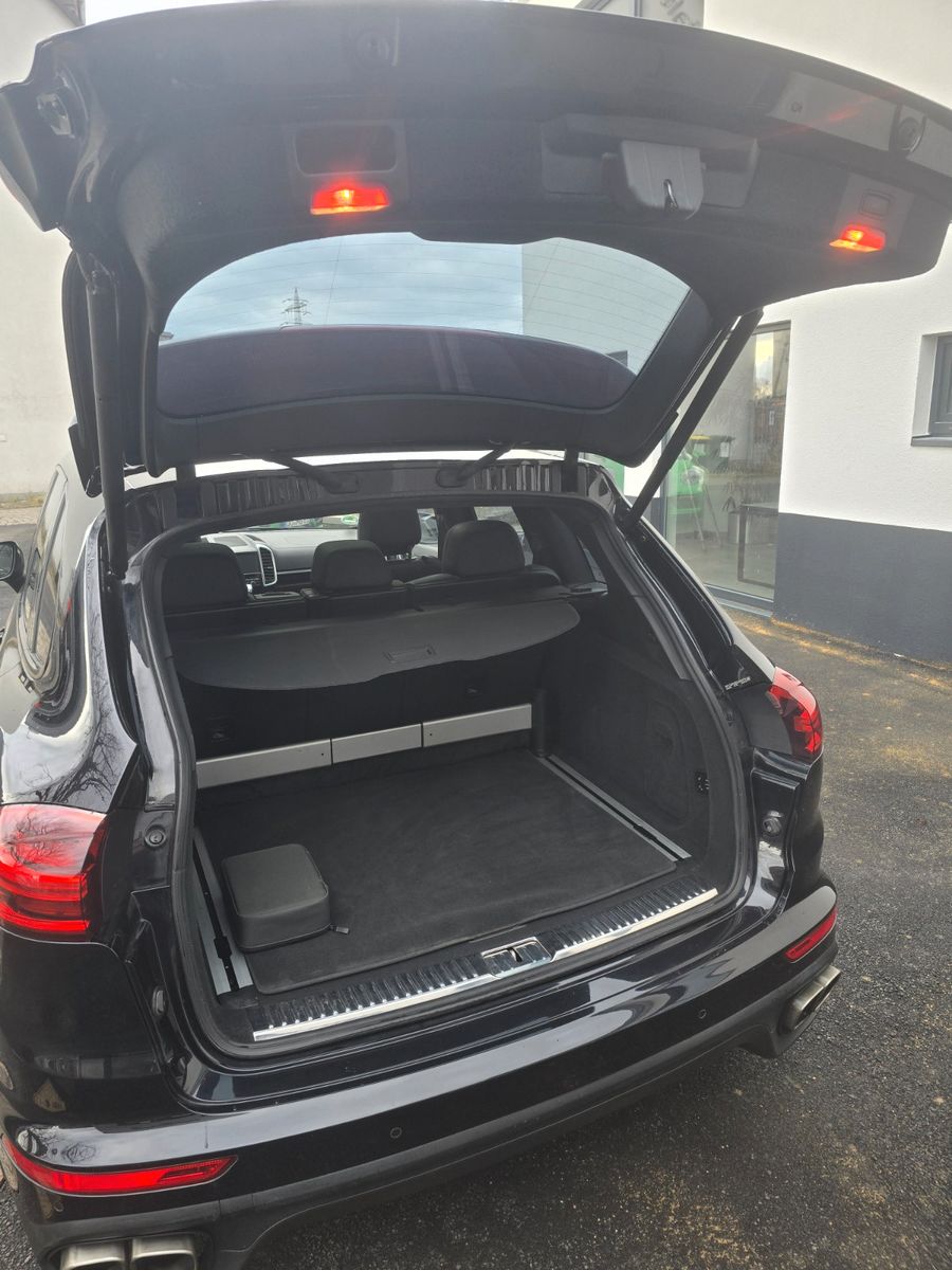 Fahrzeugabbildung Porsche Cayenne Turbo LED/Panorama/AHK/Kamera