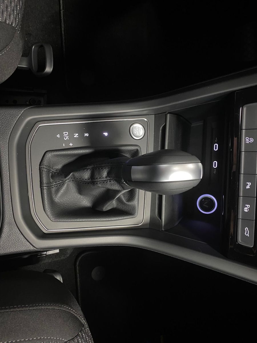 Fahrzeugabbildung Volkswagen Touran 1.5 TSI R-LINE COMFORTLINE DSG+ACC+AHK
