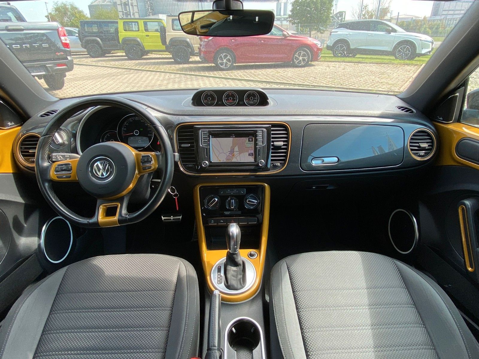 Fahrzeugabbildung Volkswagen Beetle Cabrio 2.0 TSI DSG R-Line SH+NAVI*FENDER