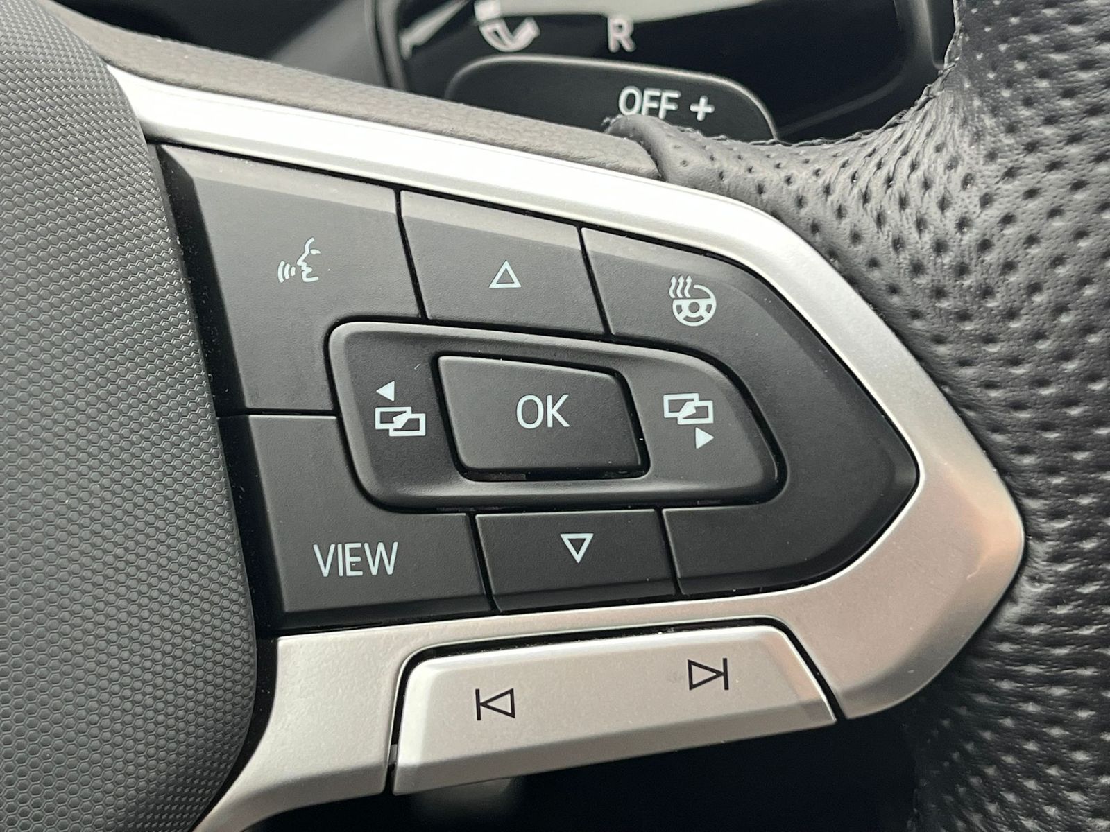 Fahrzeugabbildung Volkswagen Tiguan 2.0 TDI 4M R-Line PANO*H&K*AHK*MATRIX*20"