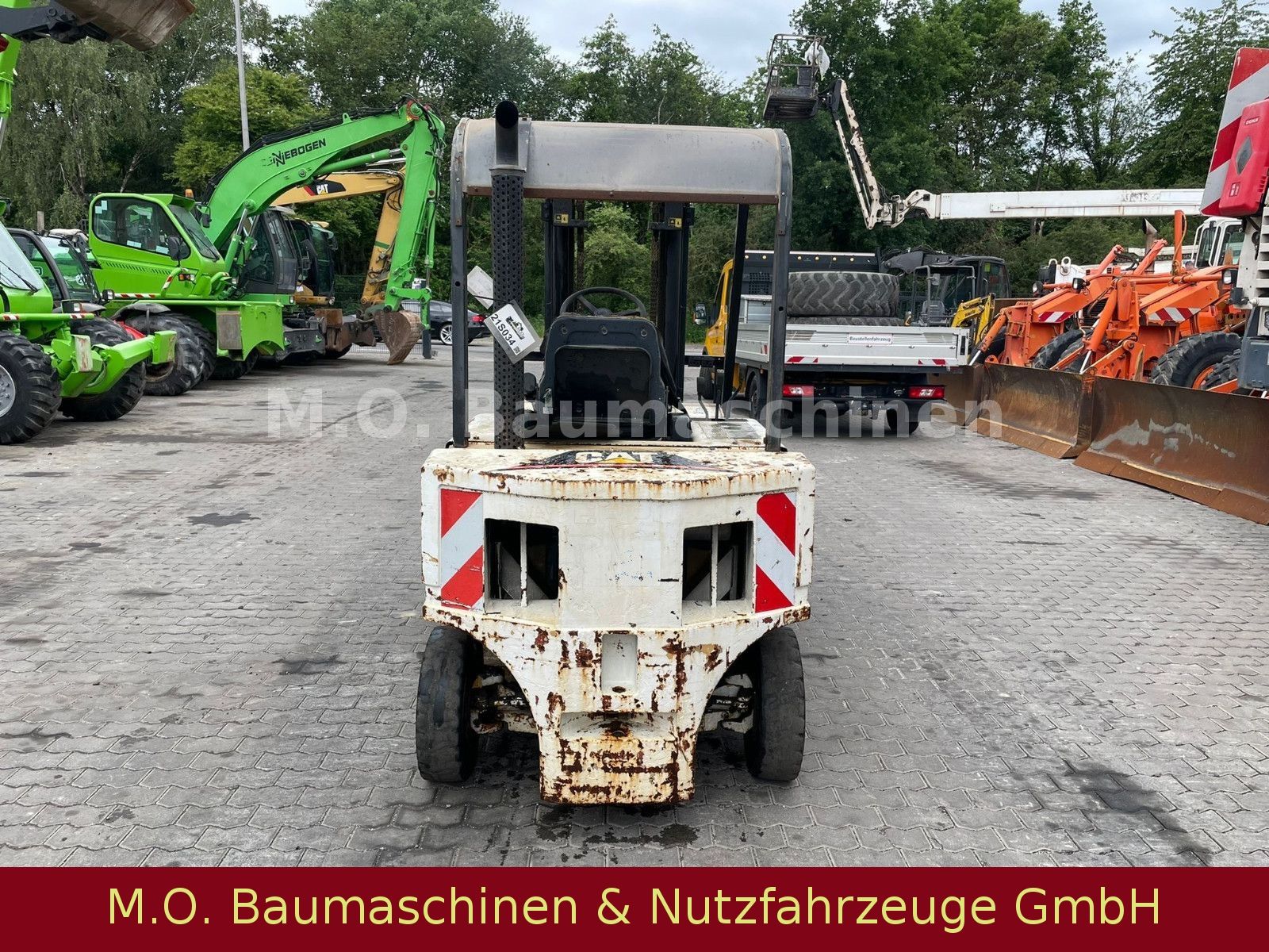 Fahrzeugabbildung CAT V 50 D / Duplex / Zwillingsbereift
