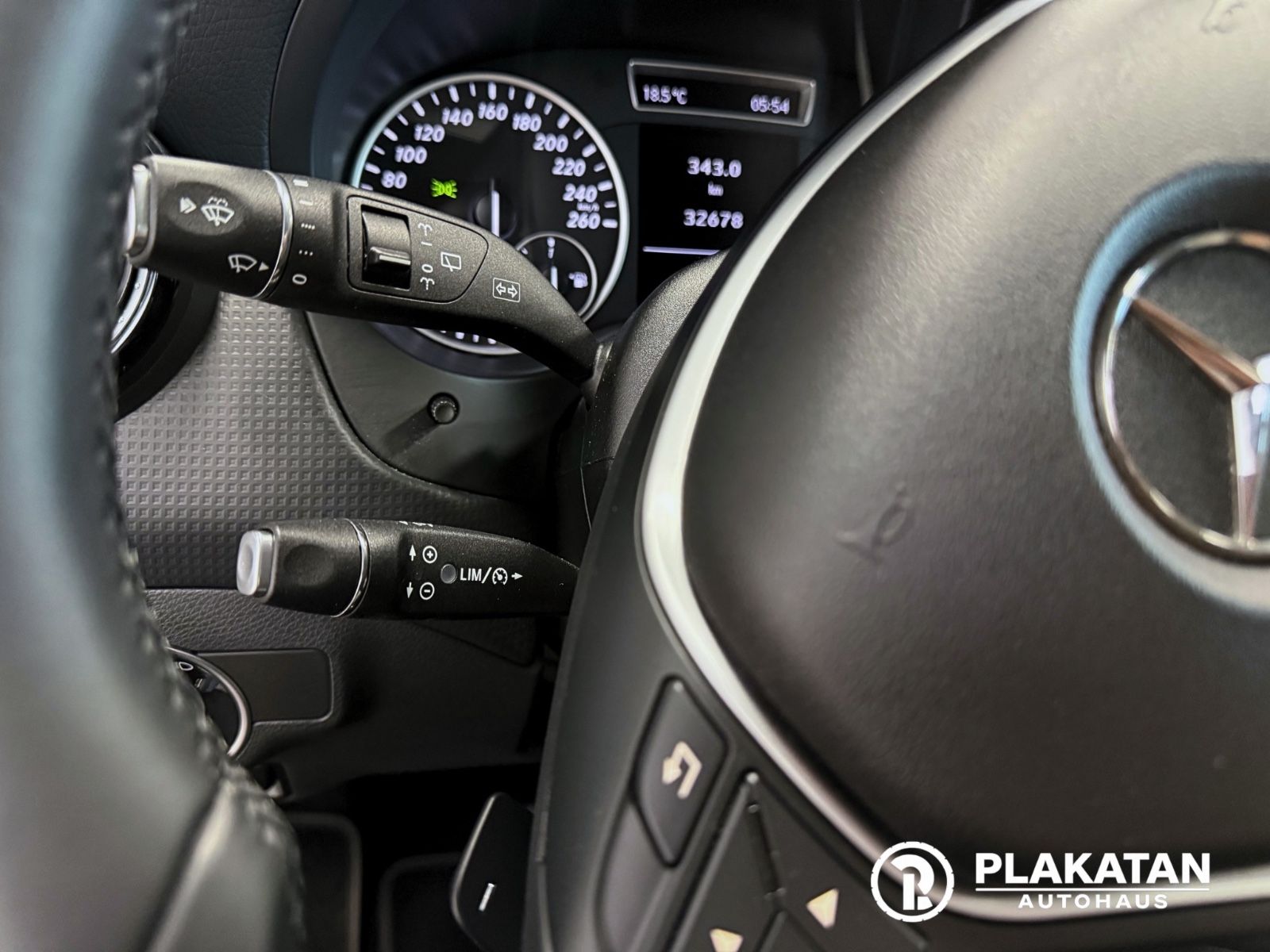 Fahrzeugabbildung Mercedes-Benz A 180 Style Bi-Xenon 1Hand MB-Service