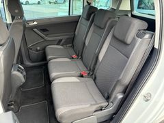Fahrzeugabbildung Volkswagen Touran 1.5 TSI 7-Sitzer Einparkh. Tempomat 17"