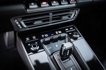 Porsche 992 Carrera 4S Cabriolet | PDCC | BOSE | 18Wege
