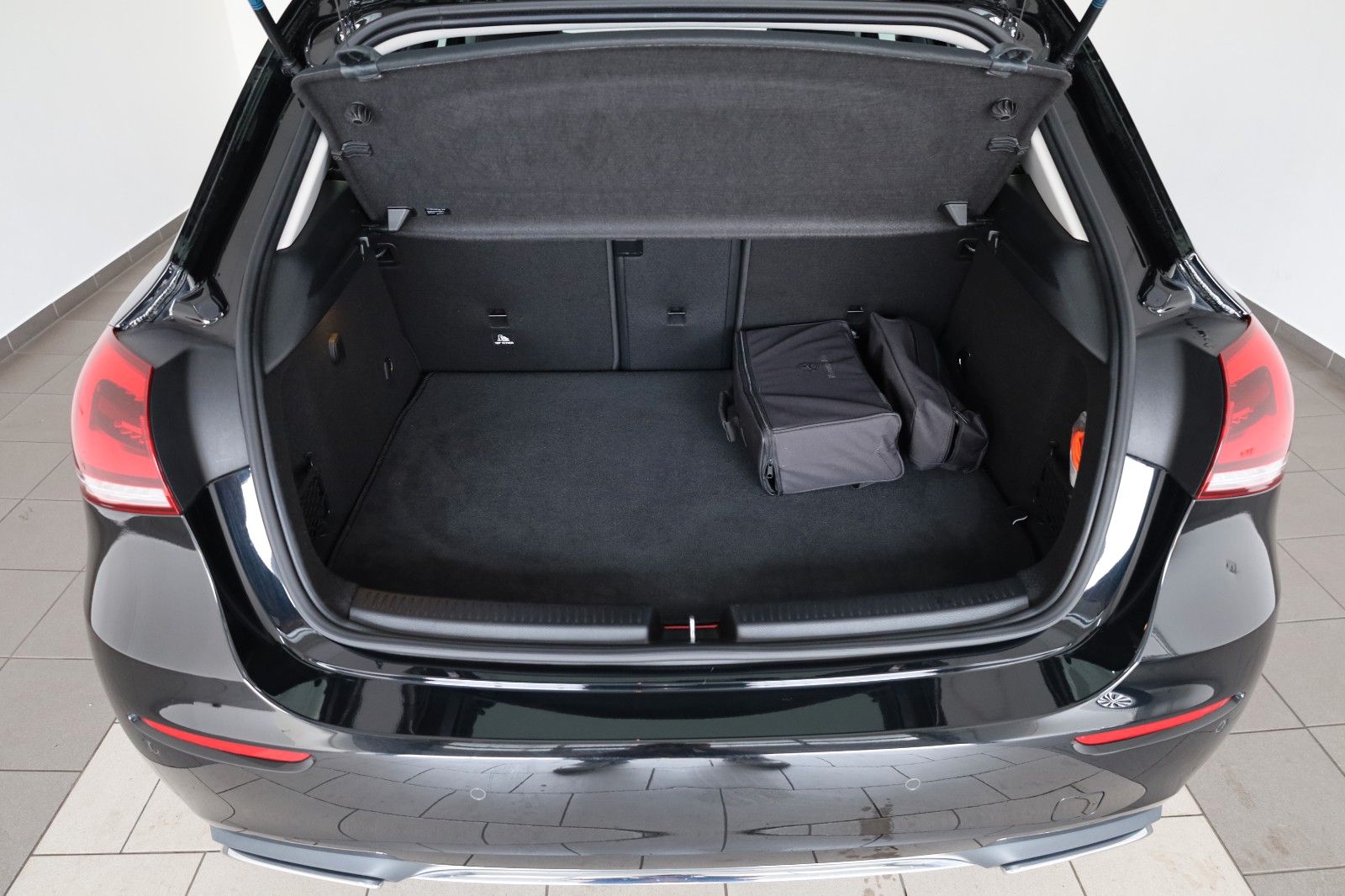 Fahrzeugabbildung Mercedes-Benz A 250 e Progressive,T.Leder,Navi,LED,SH, SR+WR