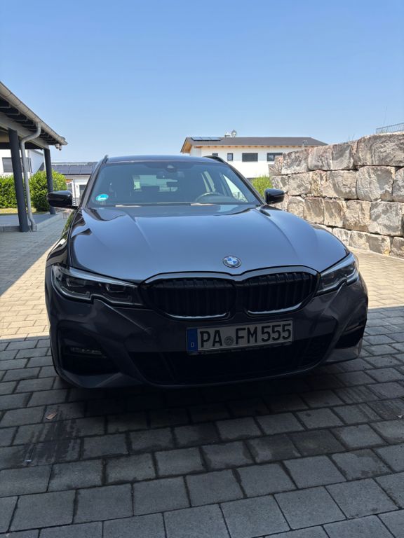 Image of BMW 320