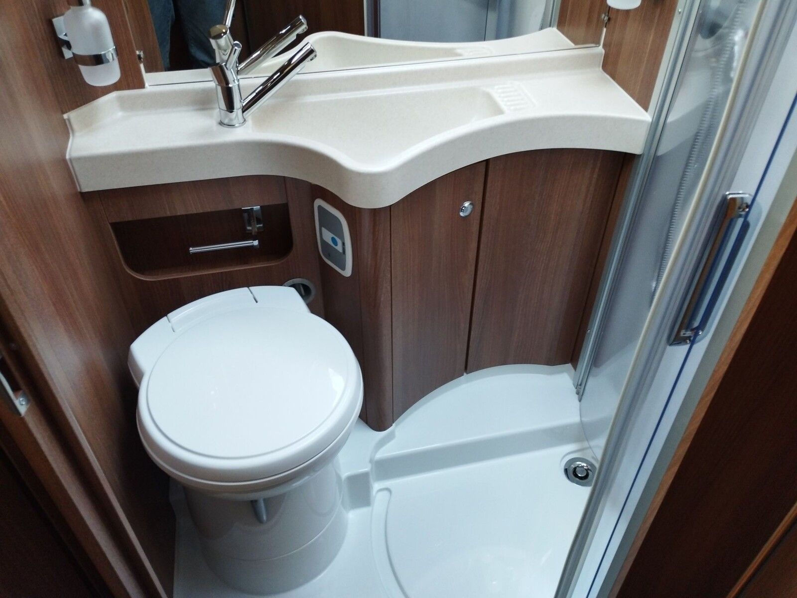 Fahrzeugabbildung Carthago C1-tourer T 143 KB LE comfort Navi, TV, Markise