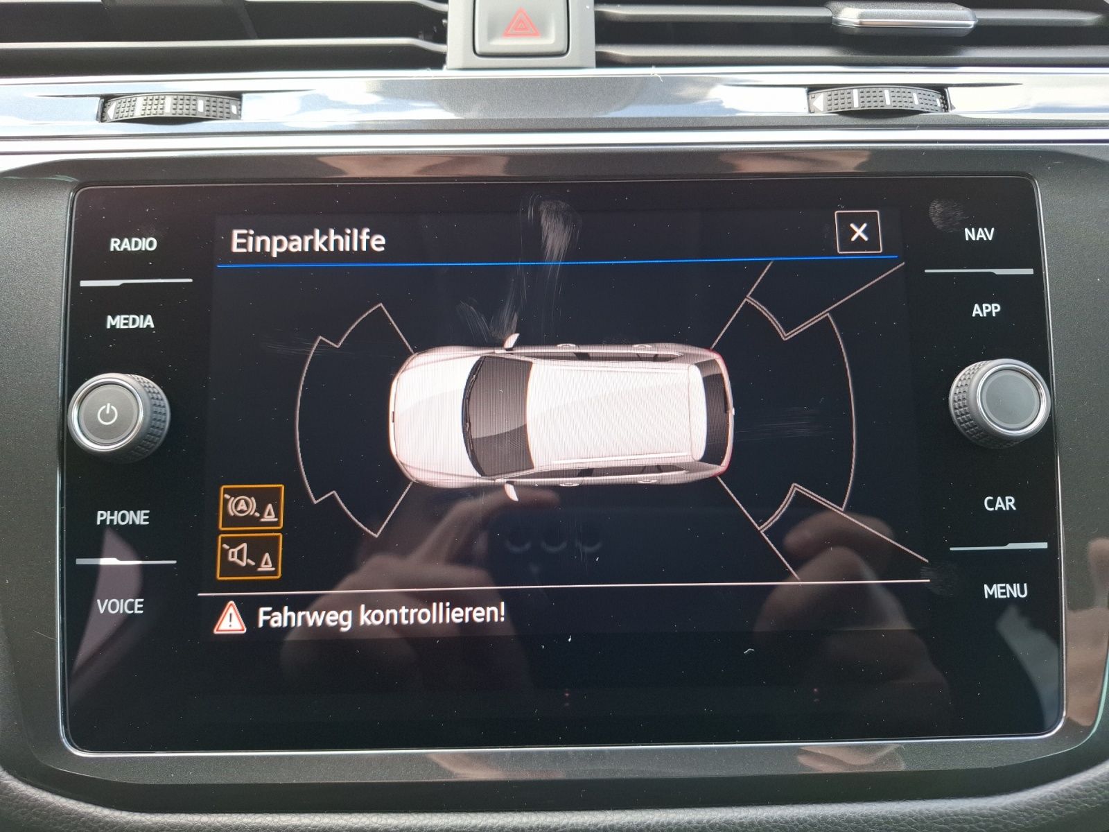 Fahrzeugabbildung Volkswagen Tiguan TDI Elegance DSG Matrix Navi AID ACC PDC