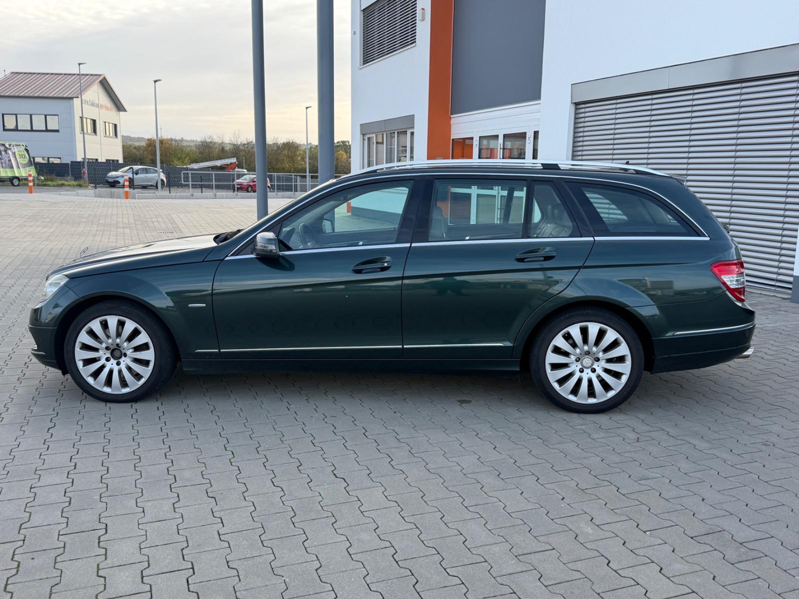 Mercedes-Benz C350 2009 — photo 8