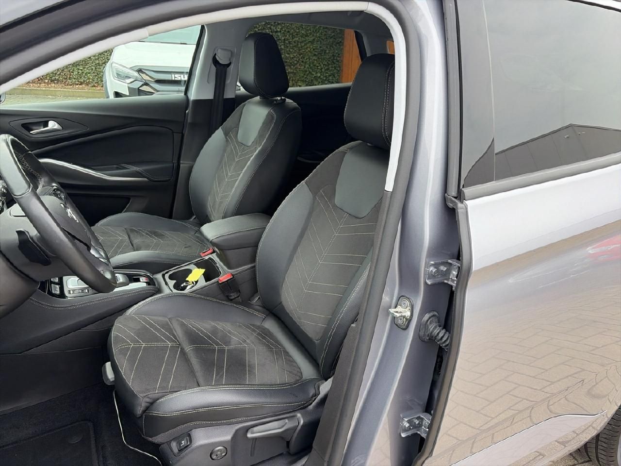 Fahrzeugabbildung Opel Grandland 1,6 Ultimate Plug-in-Hybrid