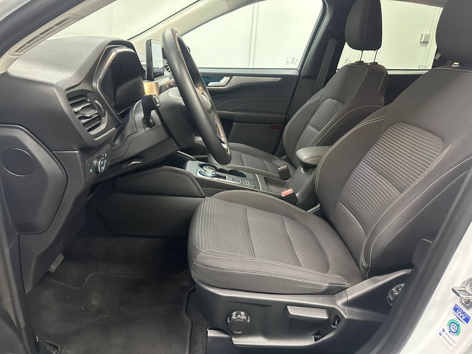 Fahrzeugabbildung Ford Kuga 2,5 Hybrid Titanium *NAVI*KLIMA*SH*360