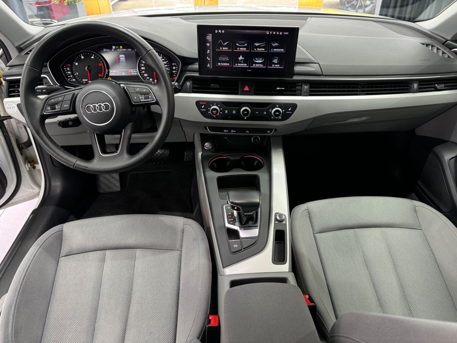 Fahrzeugabbildung Audi A4 Avant 35 TDI advanced*S-TRONIC*NAVI*MATRIX*