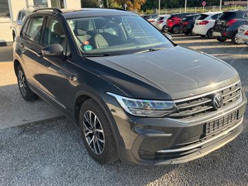 Volkswagen Tiguan - 1