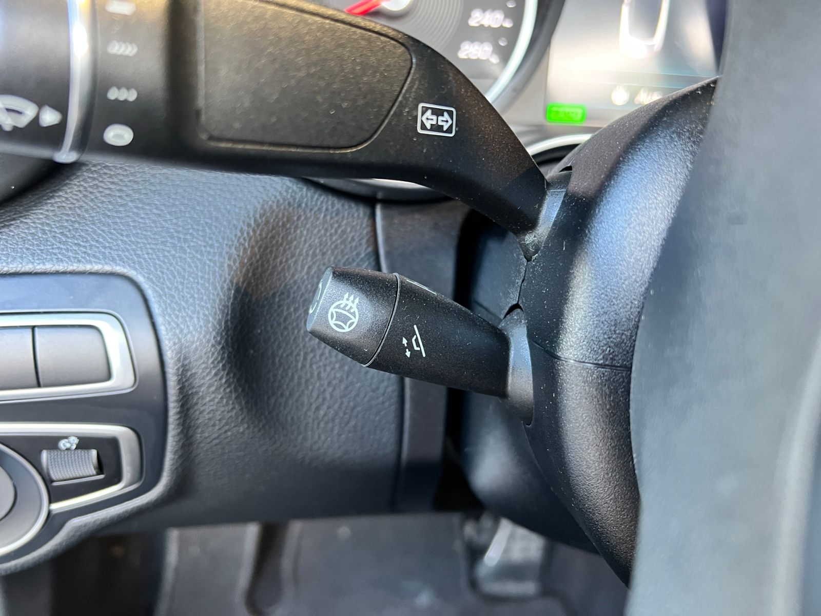 Fahrzeugabbildung Mercedes-Benz C 200 Cabrio LED NAVI ALU PDC