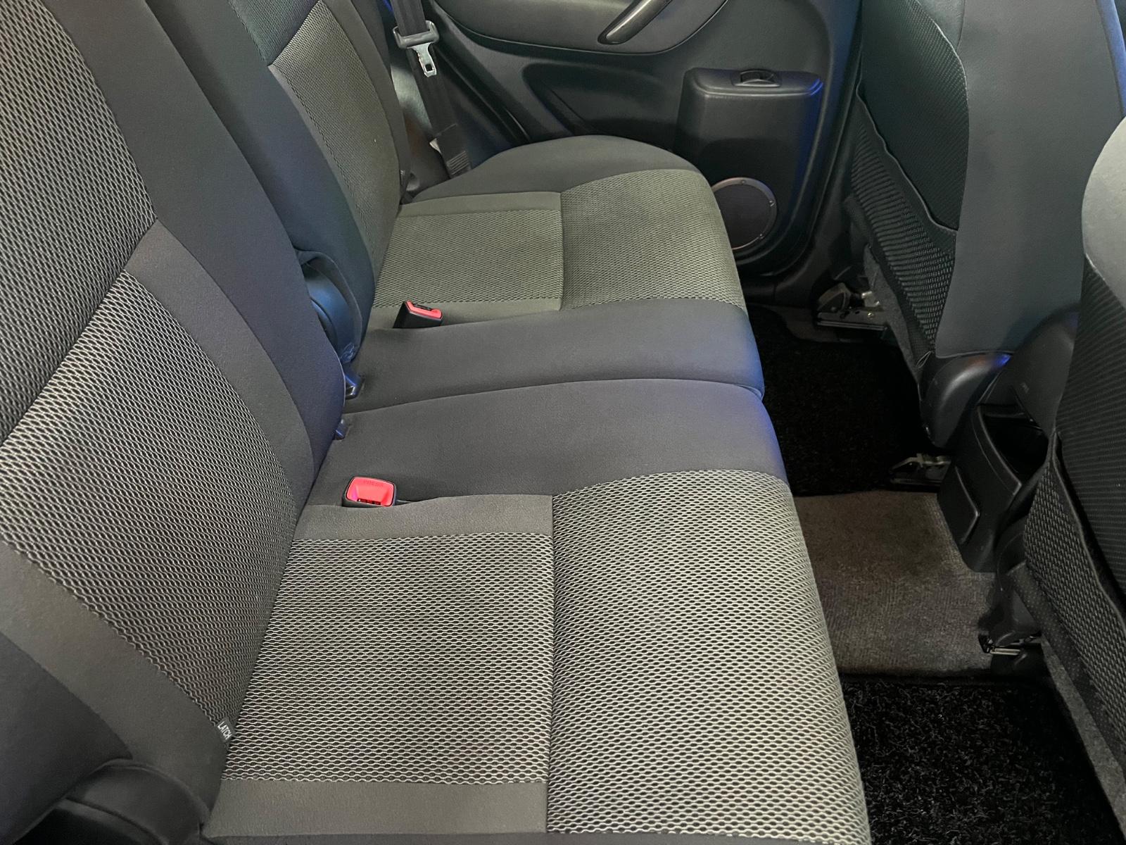 Toyota RAV4 1.8 VVT-i 125 ch Essence • Clim • Attelage • Barres de toit