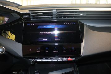 Fotografie des Peugeot 408 Hybrid 225 e-EAT8 GT