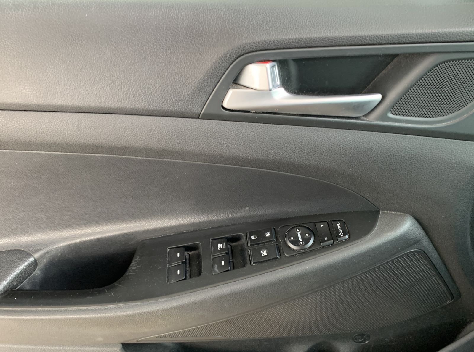 Fahrzeugabbildung Hyundai Tucson 1.7 CRDI*Style*AHK*Kam*Spur*Temp*Navi*