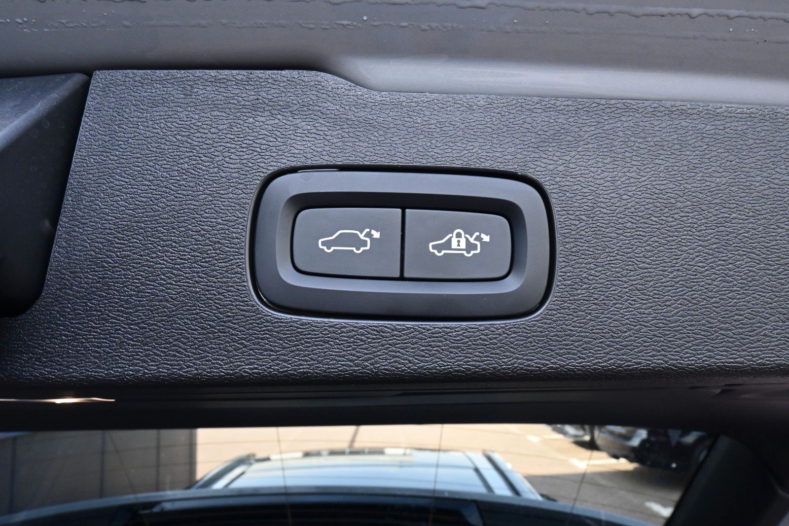 Fahrzeugabbildung Volvo V60 B4 D Auto Plus Dark*RFK*STDHZG*PANO*ACC