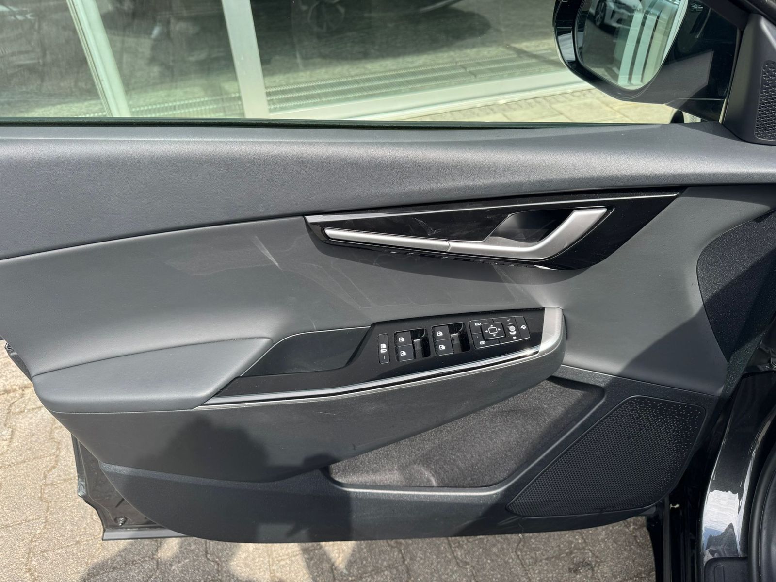 Fahrzeugabbildung Kia EV6 2WD NAVI+LED+SHZ+HEAD+KAMERA+DAB+ACC+19"+