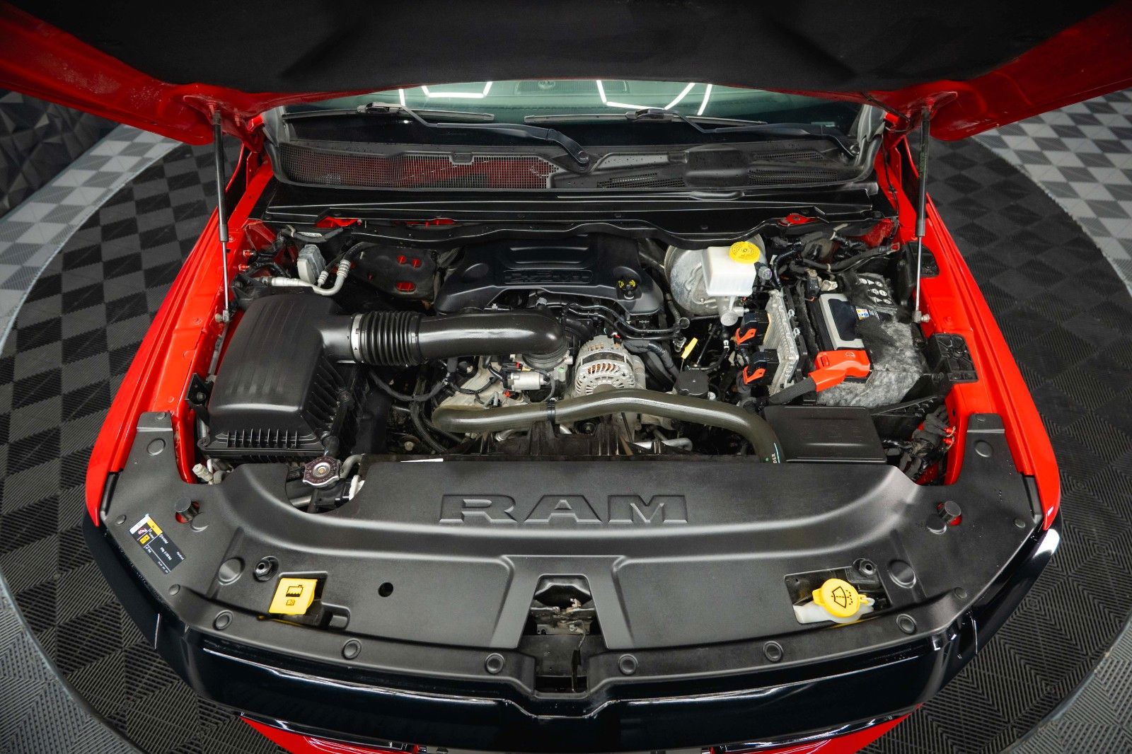 Fahrzeugabbildung Dodge RAM 5.7 V8 HEMI 4x4 OFFROAD Night-Paket *LED*19%