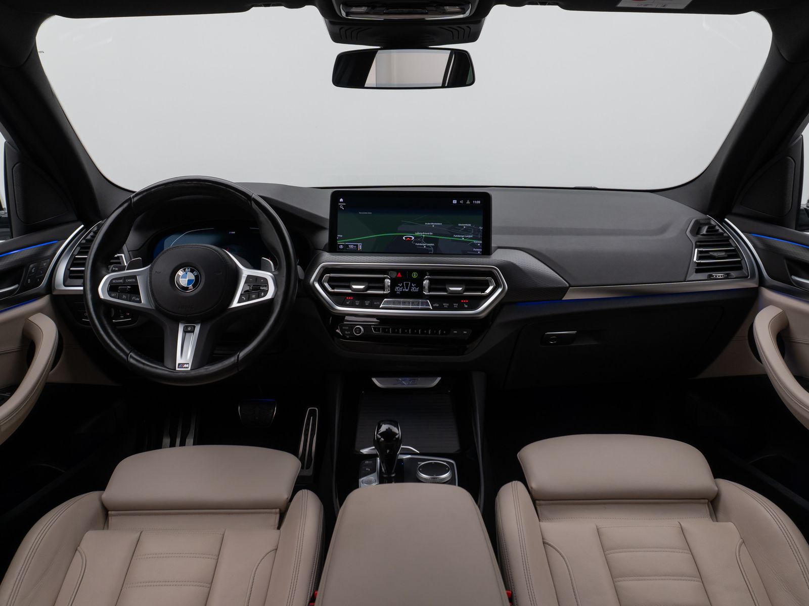 Fahrzeugabbildung BMW X3 xD30d M Sport Kamera DAB HiFi AHK Komfort 20"