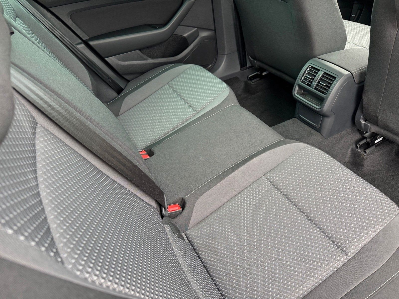 Fahrzeugabbildung Volkswagen Passat Variant 1.5 TSI