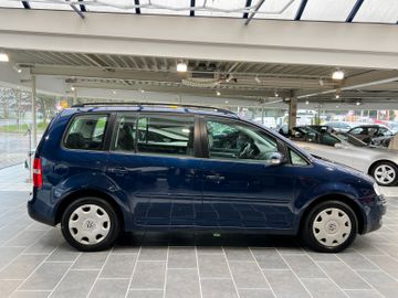 Fahrzeugabbildung Volkswagen Touran Trendline*1.6FSI*7.Sitze*Klima*Tempo*AHK*