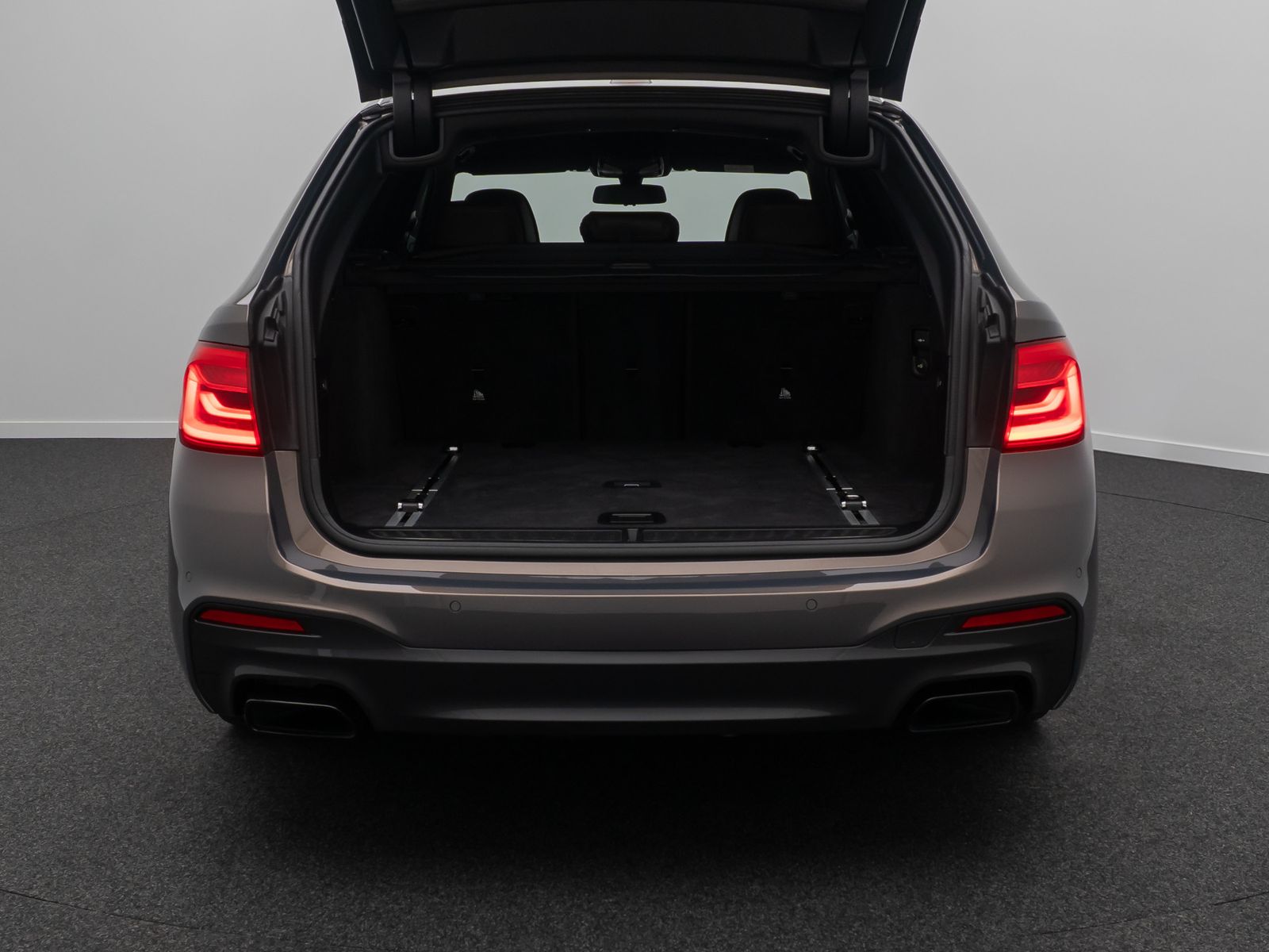 Fahrzeugabbildung BMW M550d xD Kamera AHK HUD SoftCl MassageDAB 20Zoll