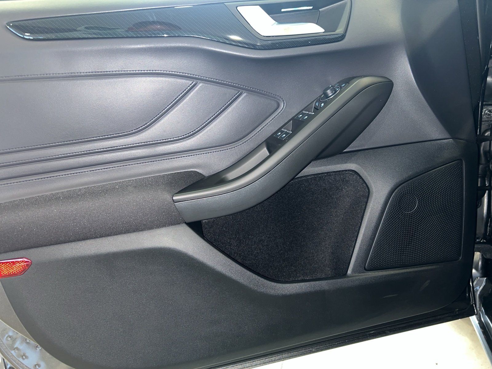 Fahrzeugabbildung Ford Ford Focus Turnier ST-Line X B&O PDC Heck. Elek.