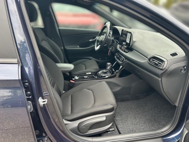 Fahrzeugabbildung Hyundai i30 Advantage Navi Digitales Cockpit LED Apple C