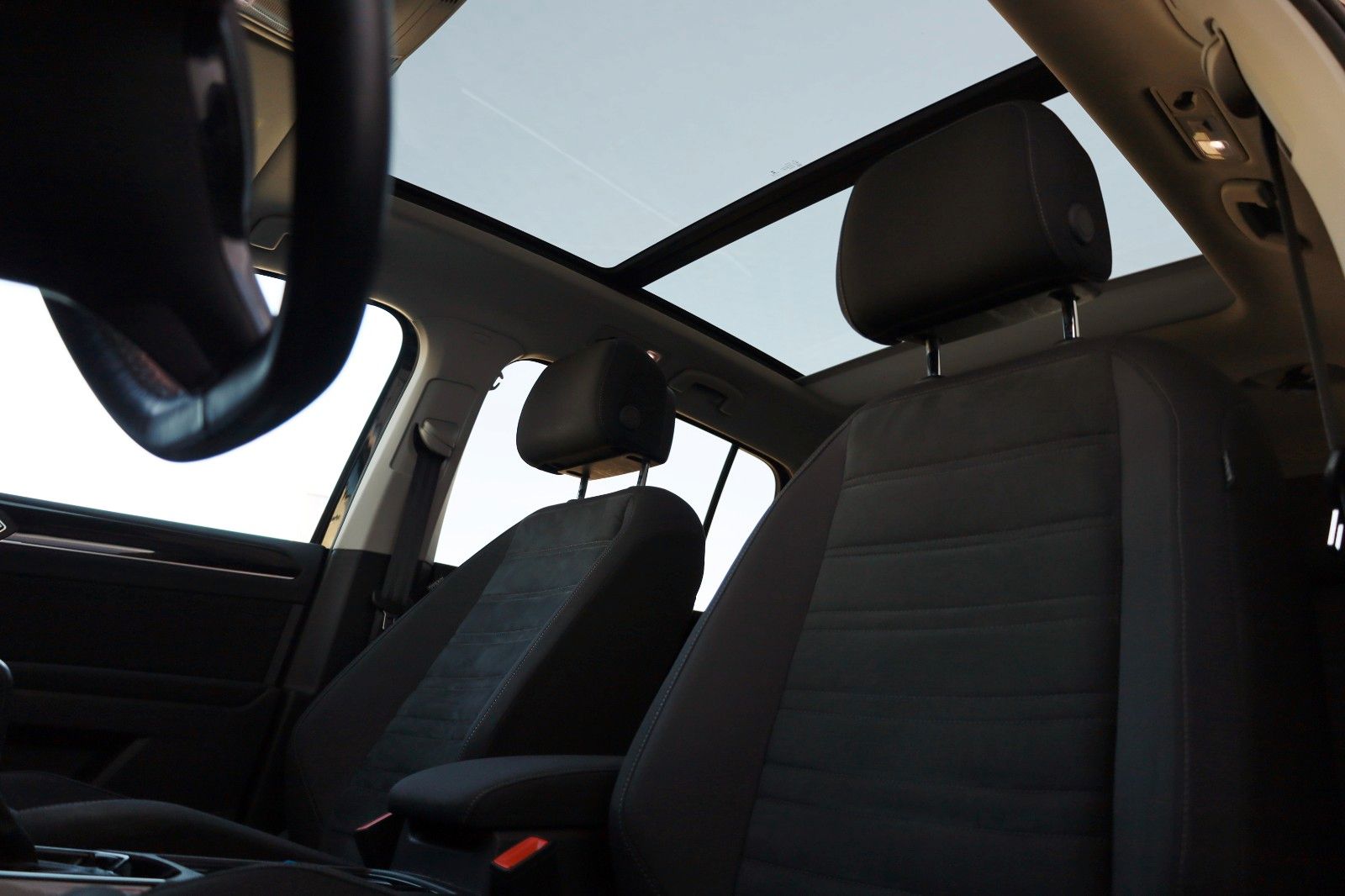 Fahrzeugabbildung Volkswagen Touran R Line Alcantara,Navi,LED,Panorama,Kamera