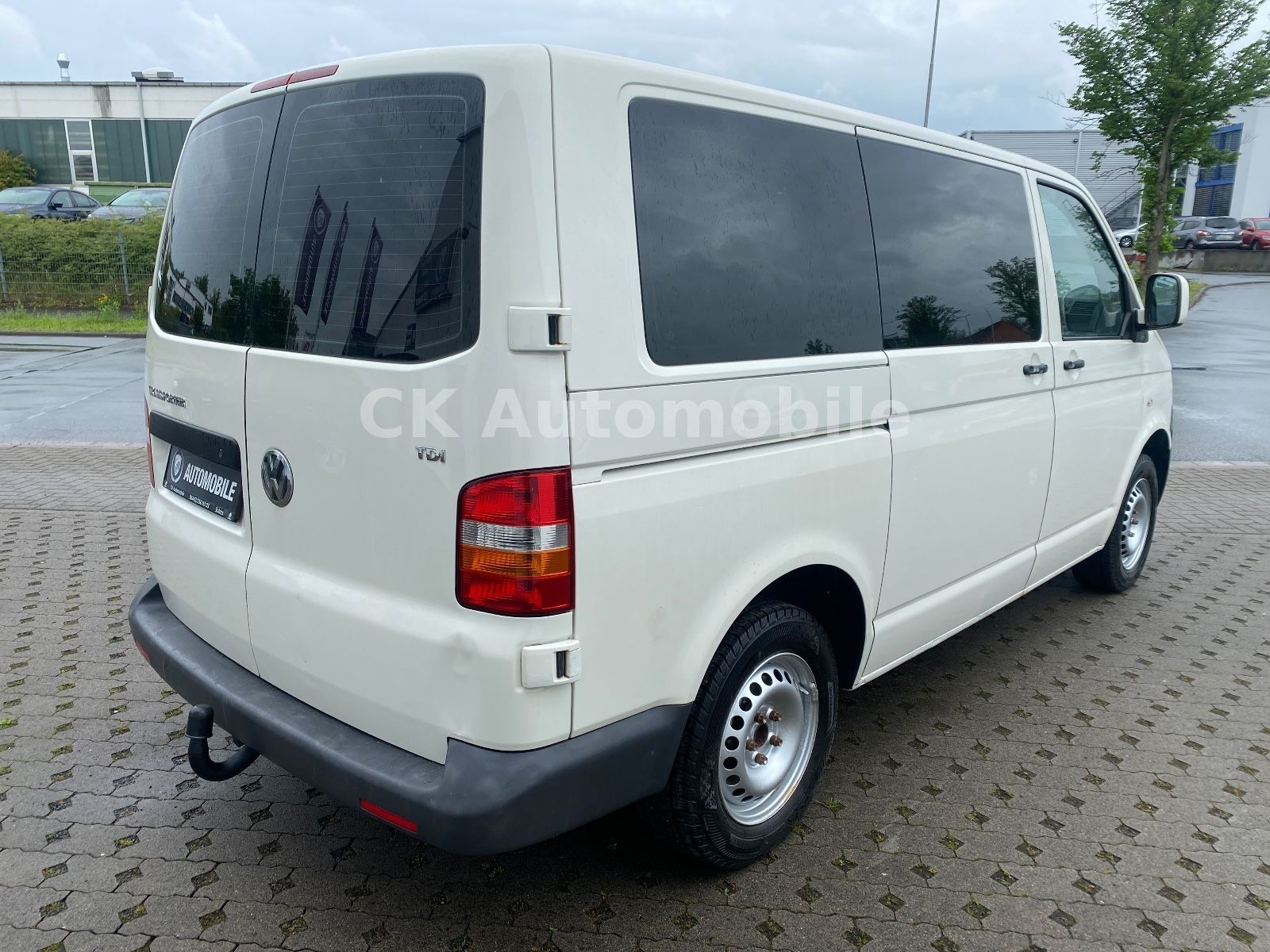 Fahrzeugabbildung Volkswagen T5 Transporter Kombi 1.9 TDI/9 Sitze/Klima/AHK