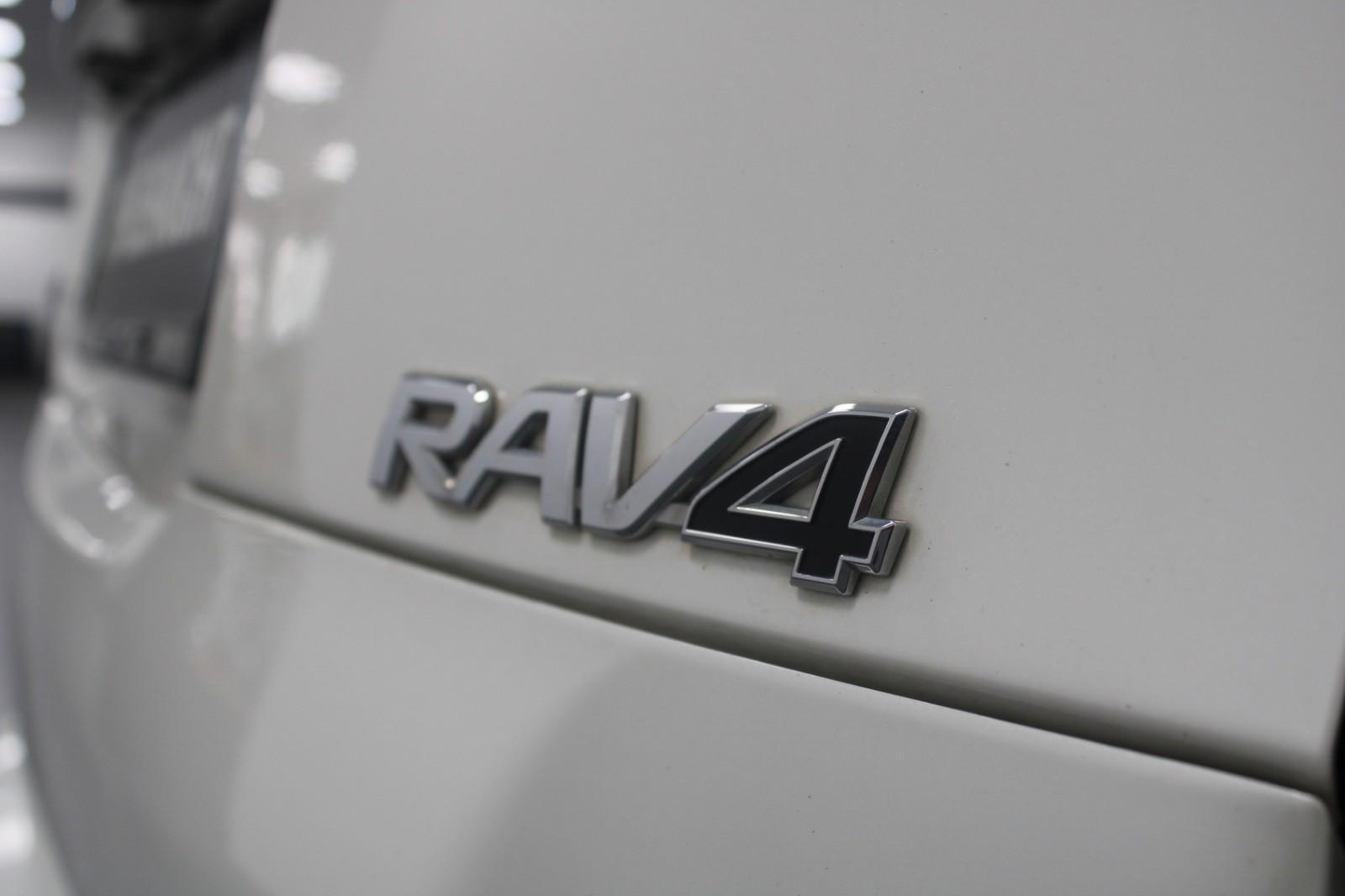 Toyota RAV 4 Executive 2.2 D-4D 150 ch BVA 4x4 – Cuir – Sièges chauffants – Caméra – Attelage – Climatisation 3 zones – Jantes 18