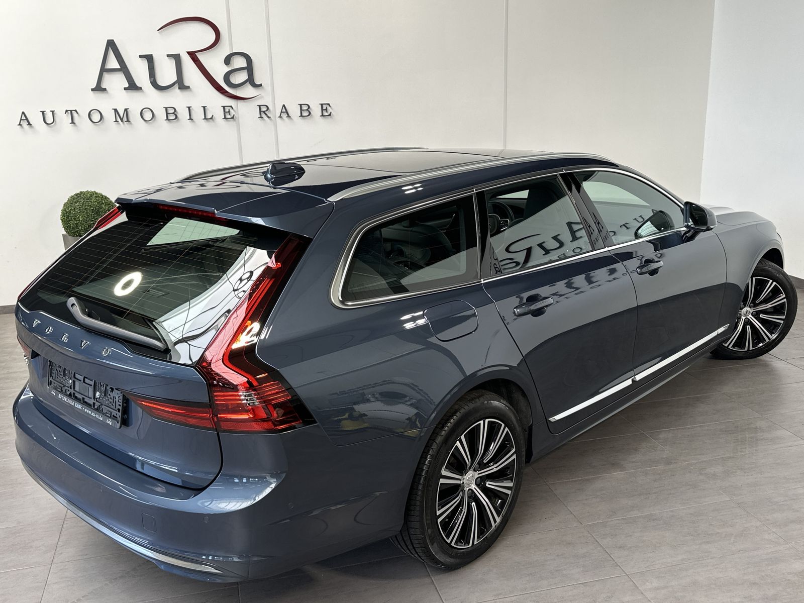 Fahrzeugabbildung Volvo V90 T8 AWD Inscription NAV+LED+360°+AHK+PANO+VC