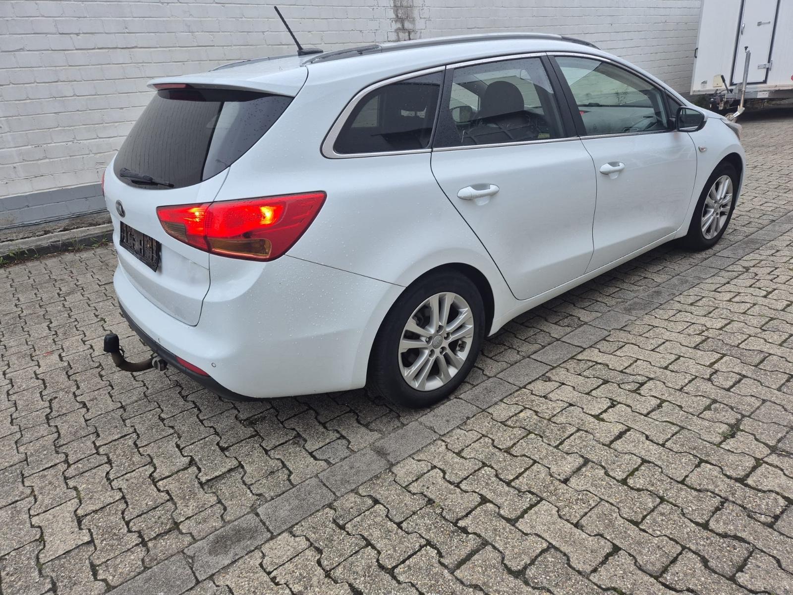 Kia cee'd 2014 — interior