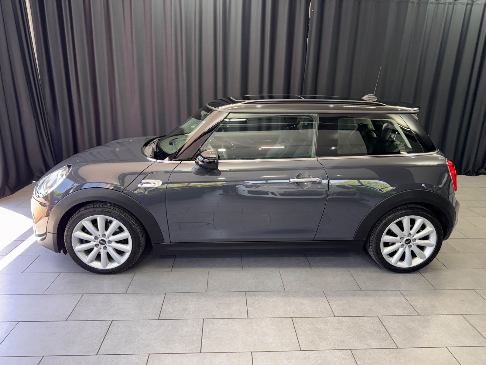 Fahrzeugabbildung MINI MINI COOPER S|CHILI|PANORAMA|NAVI|PDC|