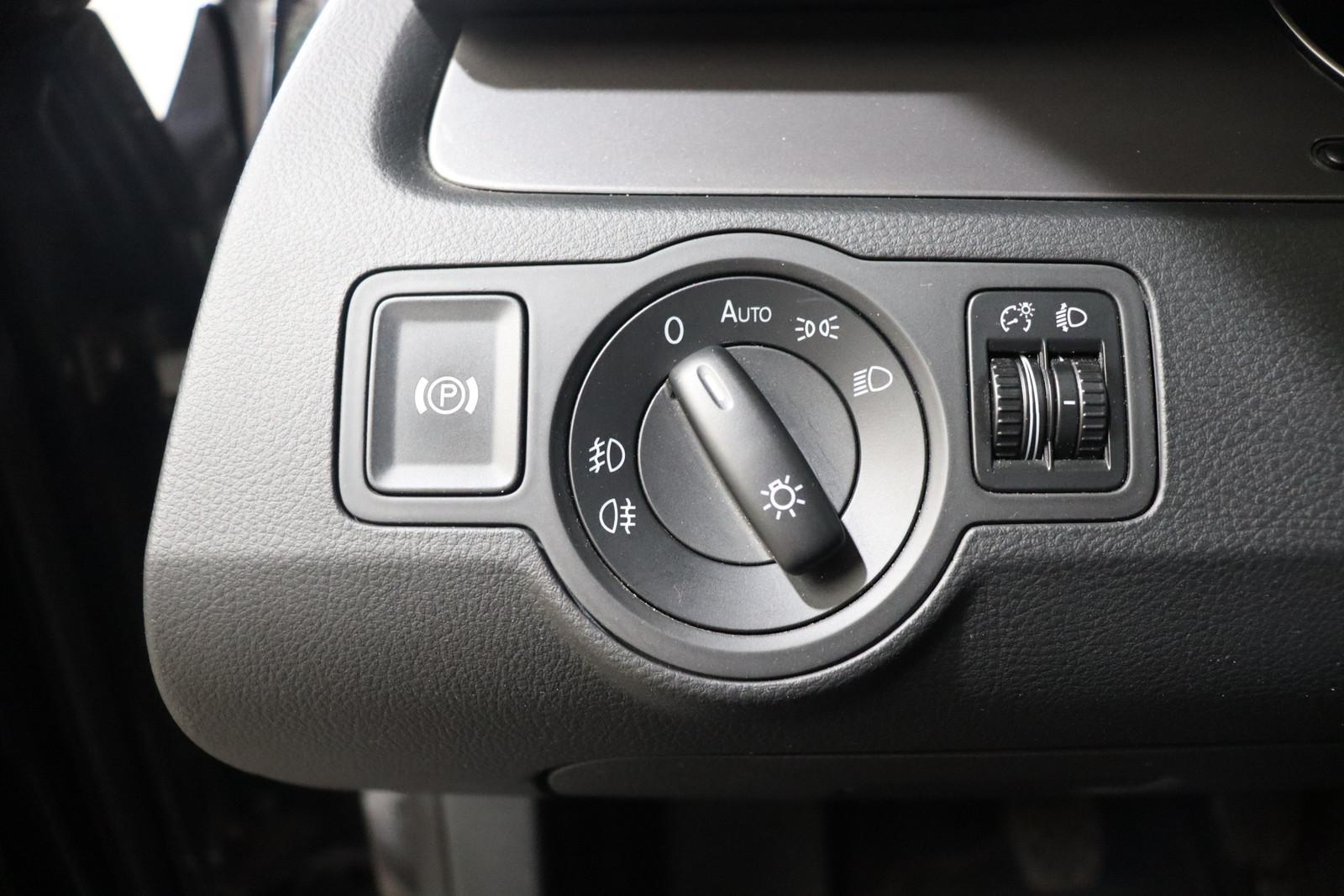 Volkswagen Passat 2009 — photo 18