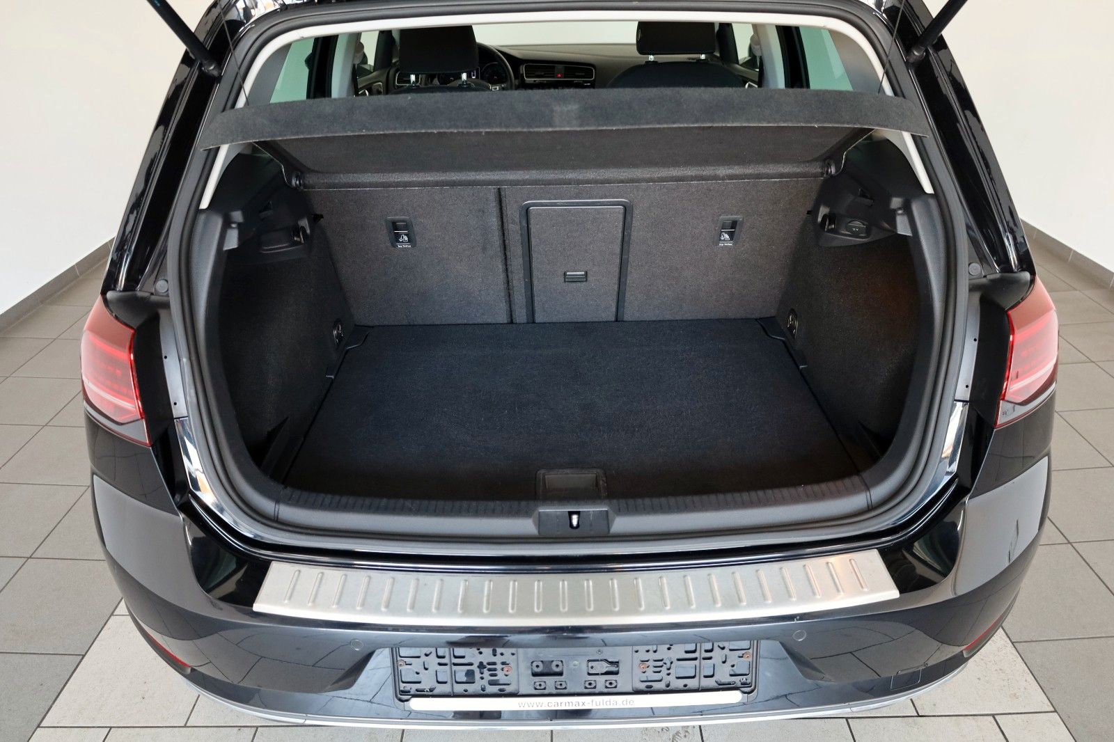 Fahrzeugabbildung Volkswagen Golf VII Lim. IQ.DRIVE Navi,LED,ACC,SH,PDC,SR+WR