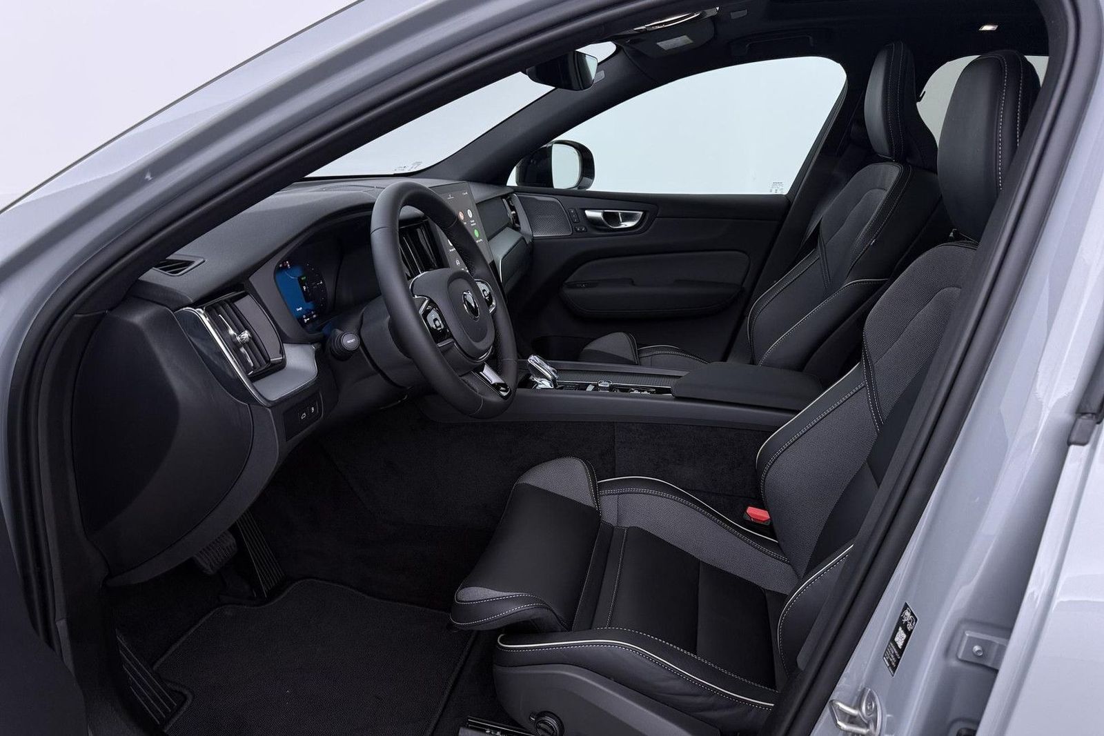 Volvo XC60 T6 Plus Black Edition | Harman/Kardon | pan imagem 3