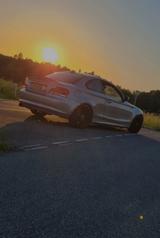 BMW 120i Coupé - - silberne BMW 120