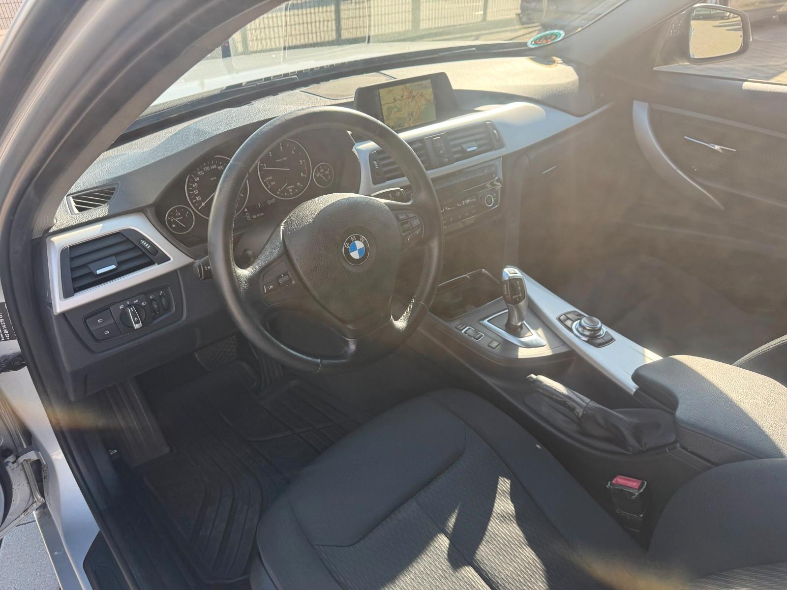BMW 318 2015 — photo 13