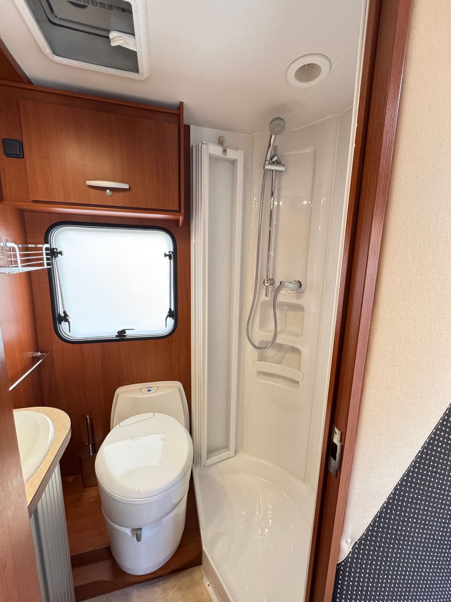 Vehicle image Miller TORONTO FIAT DUCATO SOLAR 2X TV SAT LUFTFEDER