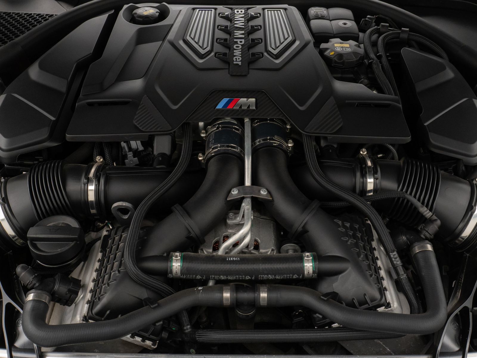 Fahrzeugabbildung BMW M8 Competition xD Coupé 360°Laser SoftCl DispKey