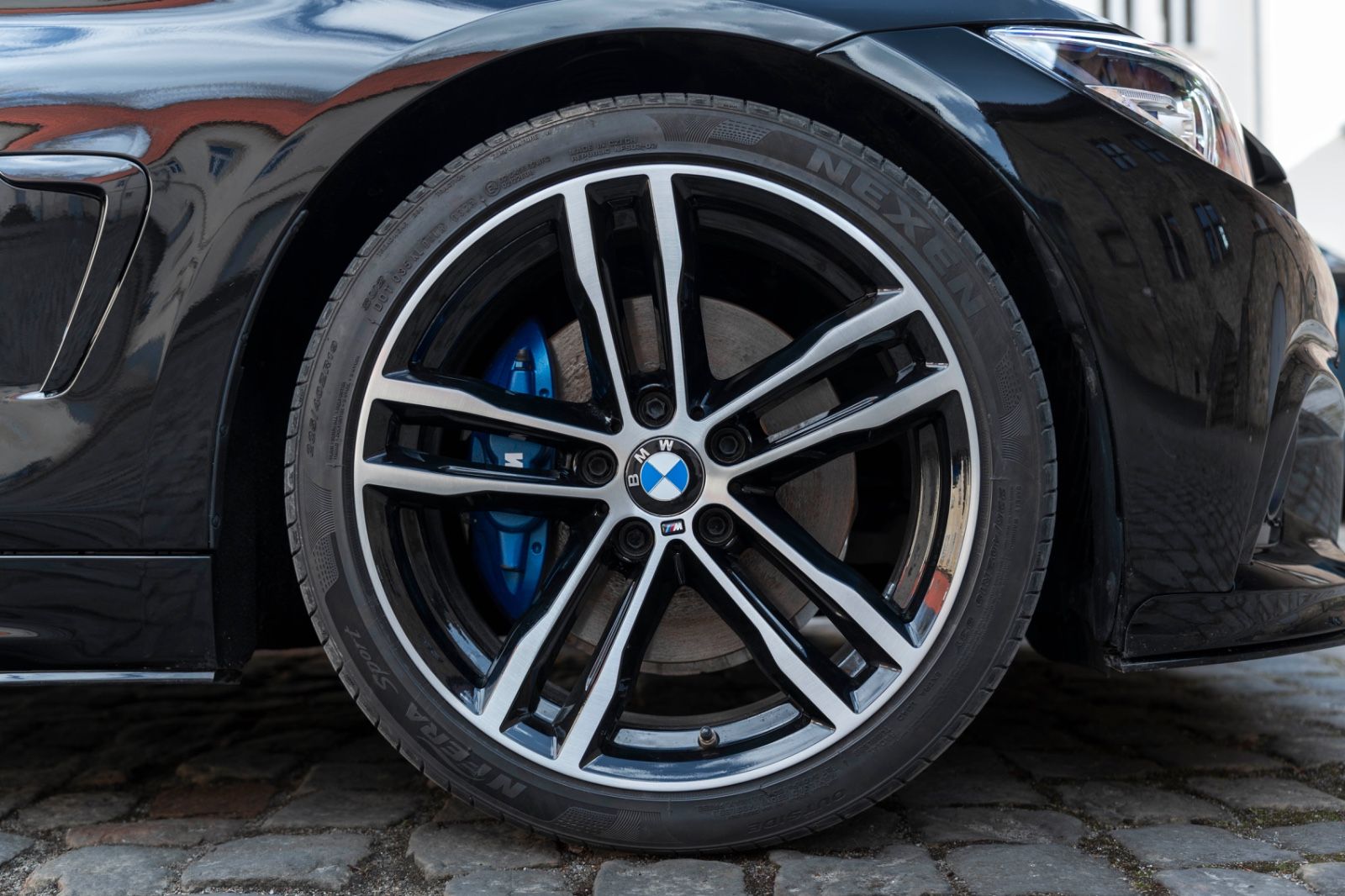 Fahrzeugabbildung BMW 435I Cabrio M-PERFORMANCE H&K KAM NAV ALC CARBON