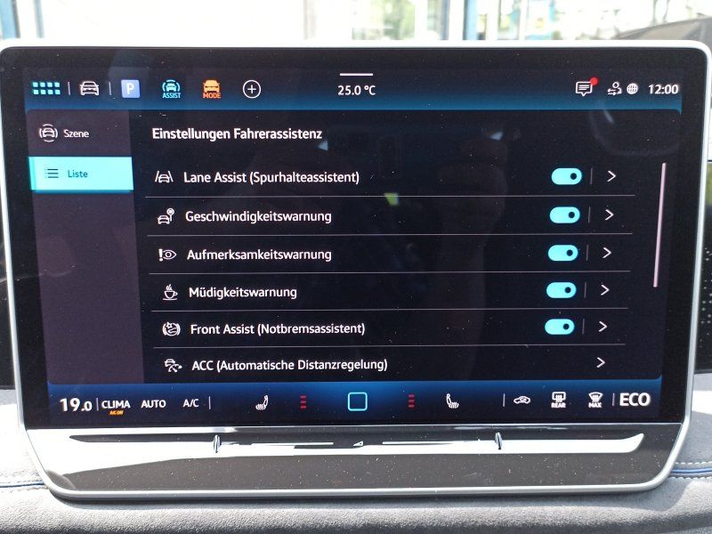 Fahrzeugabbildung Volkswagen Tiguan 1.5 TSI eHybrid R-Line DSG+  AHK+NAVI+MAT