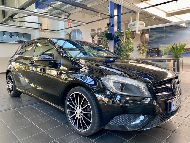 Mercedes-Benz A 180 /Tüv Neu /PDC/SPORTSITZE/PANORAMA