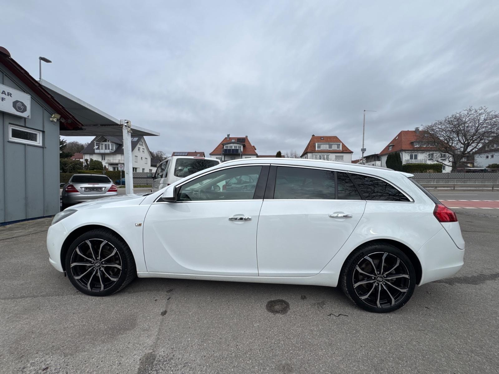 Opel Insignia 2012 — rear view