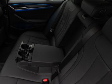 Fahrzeugabbildung BMW 530e M Sport Kamera Laser HUD DAB HiFi Komfort
